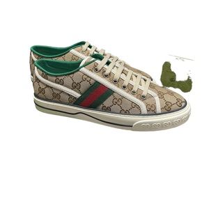 Gucci vintage lace up sneakers